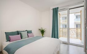 Comfort Court Apartment - Free Parking, Balcony